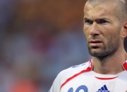 Faker爆冷击败瑞士队，突破纪录引爆全场！